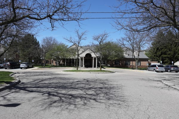 Building exterior view of Oakmont Livonia Senior Community