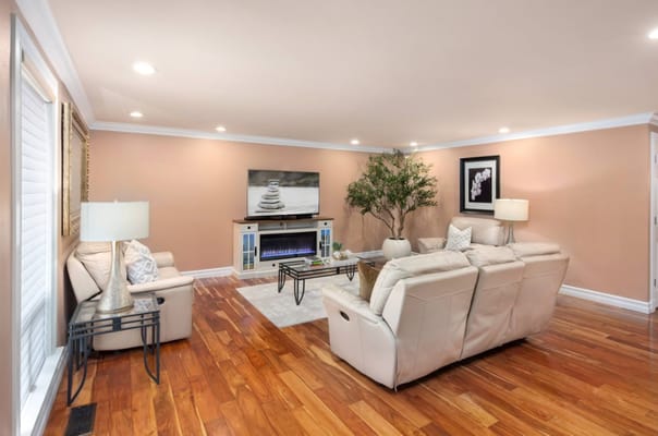 Cozy common area with comfortable seating