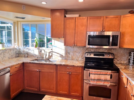 Well-equipped kitchen featuring granite countertops and stainless steel appliances.