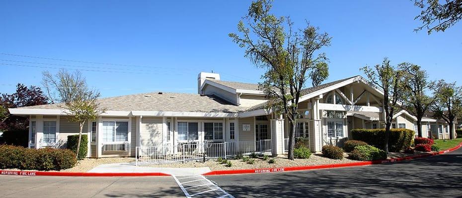 Exterior of Gramercy Court Assisted Living with clear blue sky