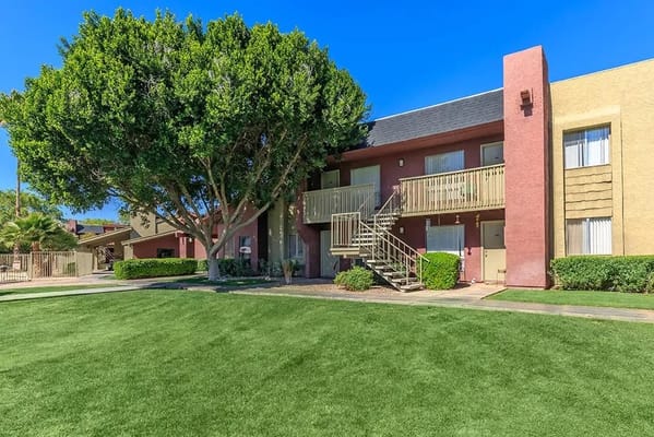 Exterior view of Eastridge Apartments with green lawn.