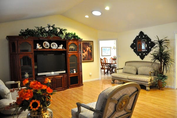 Bright and inviting common area with comfortable seating