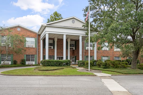 Exterior view of Gordon Oaks Senior Living Community