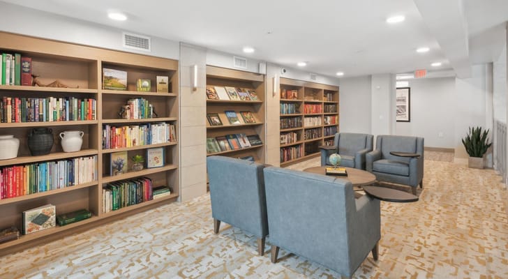 Cozy common area with bookshelves and seating