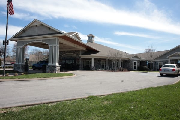 Exterior view of Morning Pointe Senior Living of Louisville