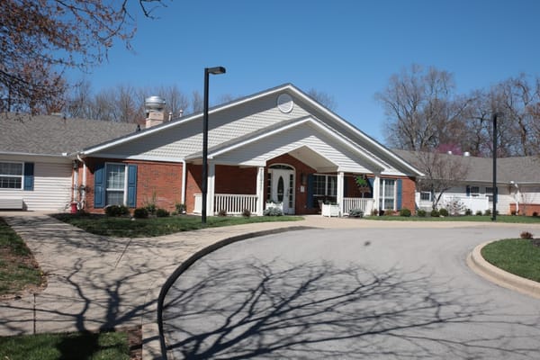 Exterior view of The Pinnacle of Louisville senior living facility