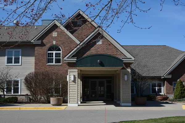 Front entrance of Covenant Living building