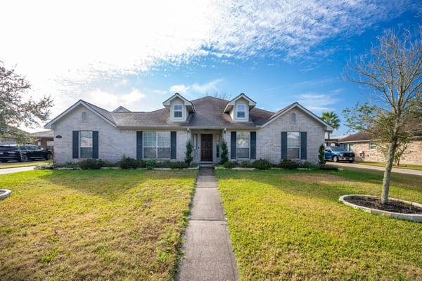 Exterior view of Serenity Pointe Assisted Living facility