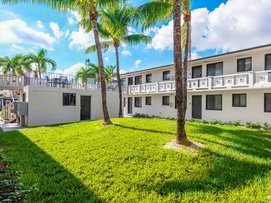 Plaza Gardenia Apartments