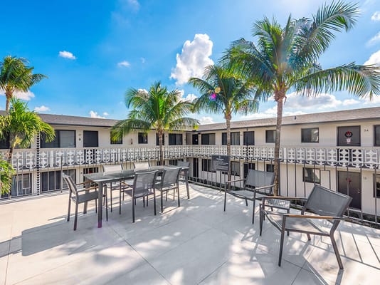 Plaza Gardenia Apartments