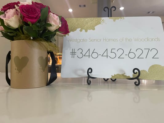 Decorative arrangement with facility information