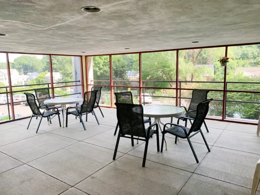 Patio with tables and chairs at Nottingham Towers Apartments