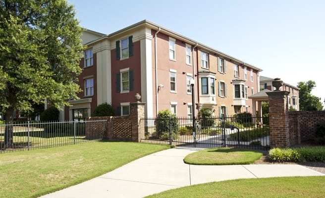 Overview of the entrance and landscaping at 2009 Vineville Senior Living