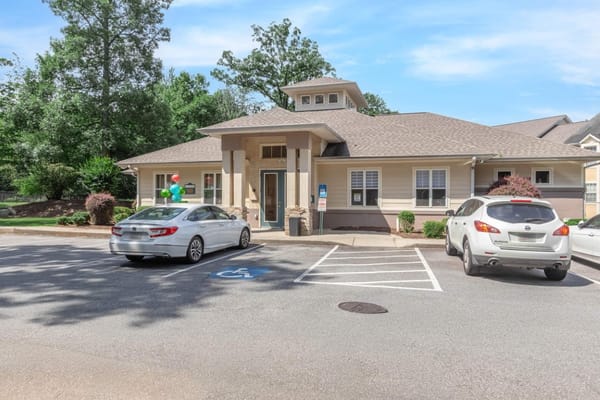 Exterior view of Peachstone Independent Senior Living facility