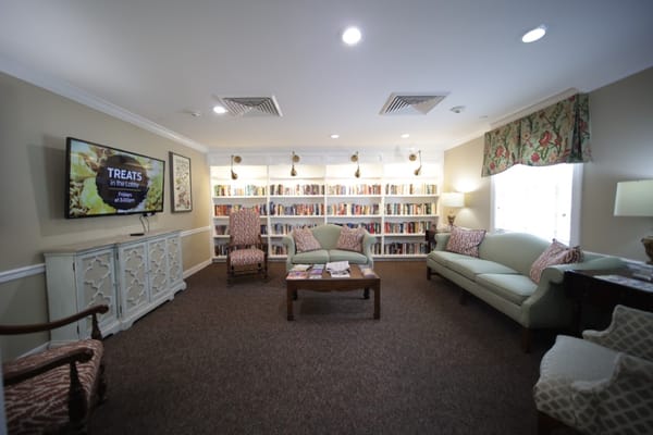 Cozy common area with bookshelves and seating