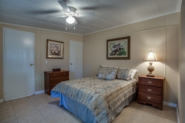 Cozy bedroom with a bed and decorative furnishings