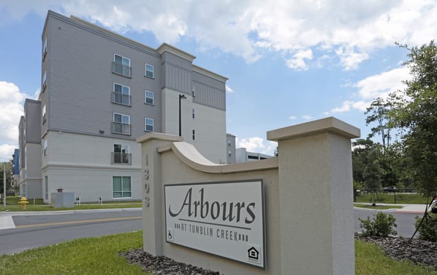 Exterior view of Arbors at Tumblin Creek building