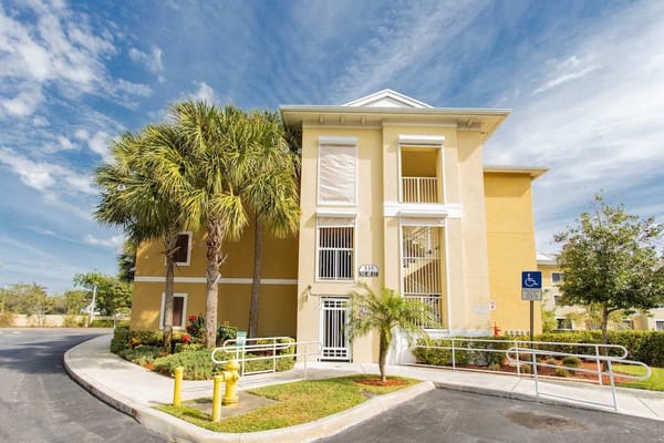 Exterior view of Highland Gardens II Apartments