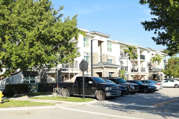 Exterior view of The Reserve at Coral Springs building