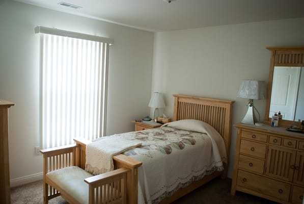 Cozy, well-furnished private room with natural light