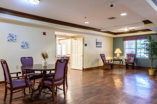 Lounge area with chairs and a table at Village at White River