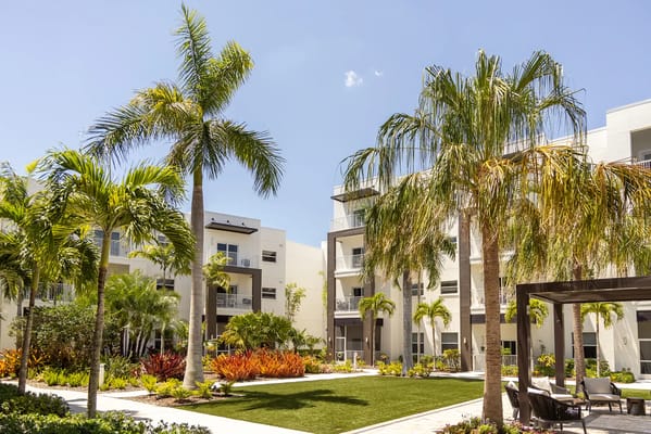 Tropical outdoor space at an assisted living facility