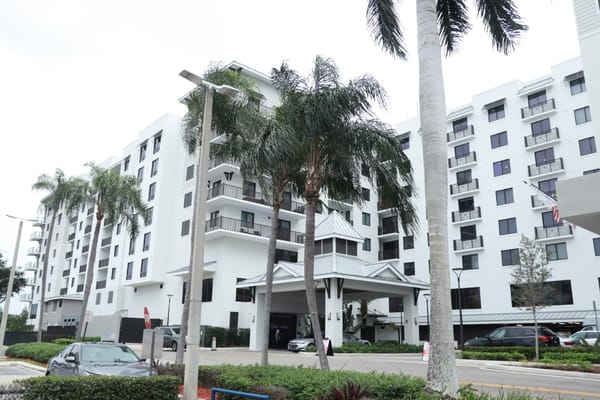 Exterior view of Allegro Fort Lauderdale with palm trees