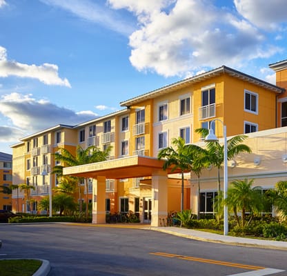 Front entrance of Douglas Gardens North senior living facility