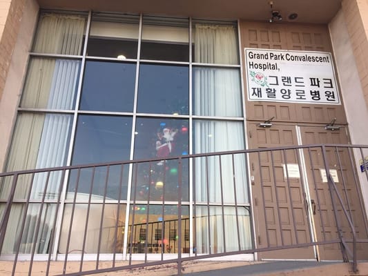 Main entrance of Grand Park Convalescent Hospital with sign