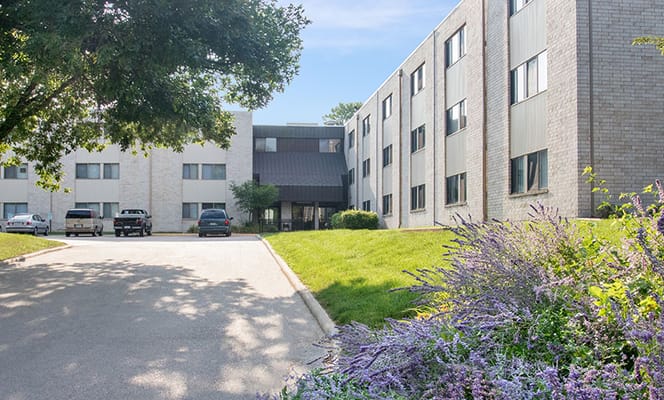 Exterior view of Pheasant Acres Apartments with landscaping