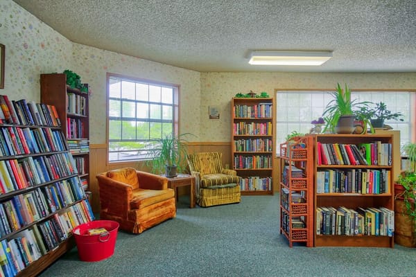 Cozy common area with bookshelves and seating