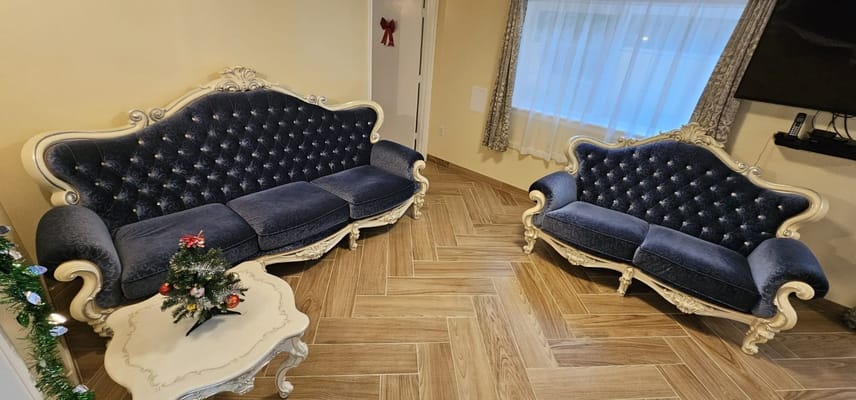 Elegant common area with vintage sofas and small decorations