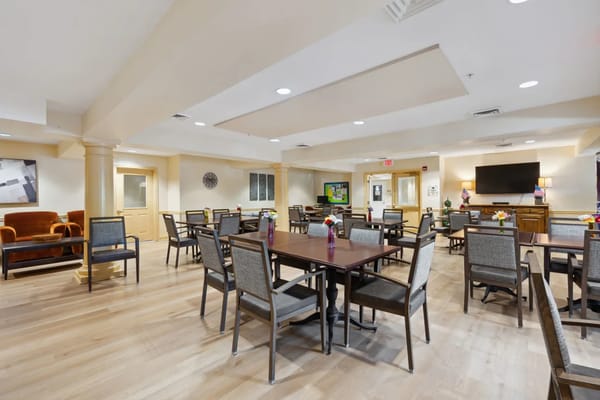 Bright dining area with tables and flowers