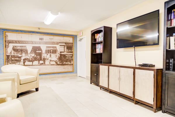 Common area with seating and bookshelves