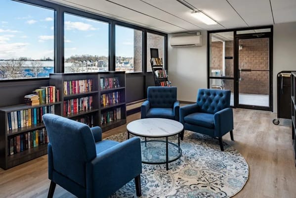 Cozy common area with bookshelves and seating
