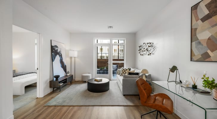 Bright and stylish living room with modern furnishings at Anthem Everett.
