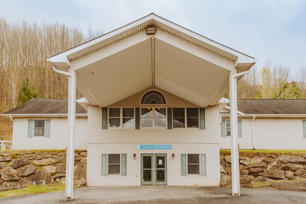 Front view of the main entrance at Hampshire House