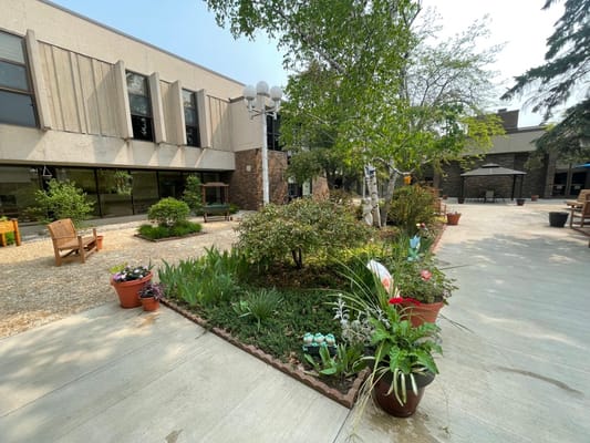 Garden area with seating and flowers in bloom