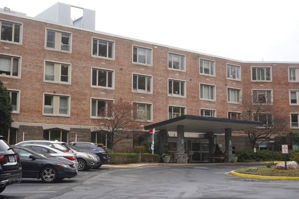 Exterior view of Knollwood Life Plan Community building