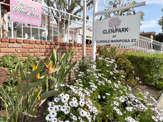 Sign for Glen Park at Glendale - Mariposa surrounded by colorful flowers