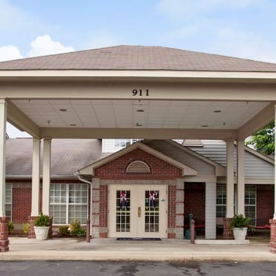 Entrance of Wellington Manor Jackson with covered portico