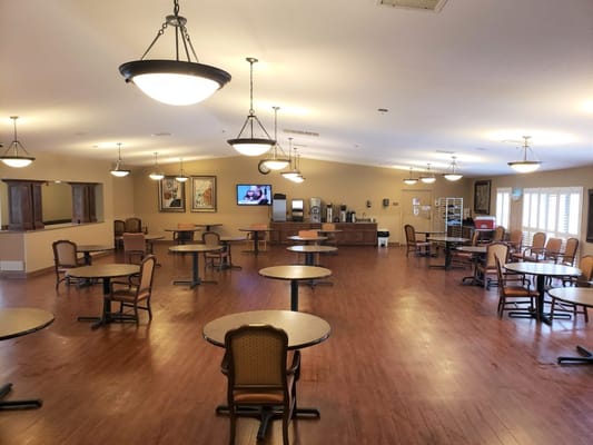 Spacious dining area with tables and chairs in Republic Nursing and Rehab