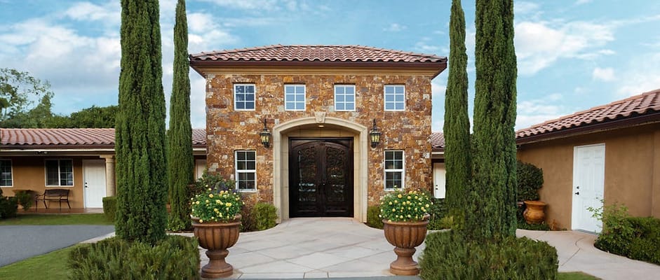 Exterior view of Villa Monticello entrance with landscaped gardens