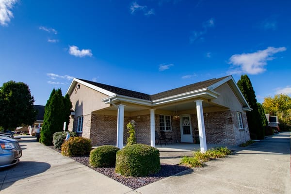 Exterior view of Hickory Estates of Pana with landscaping