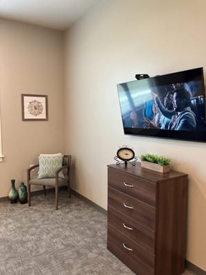 Cozy room with a TV and seating area