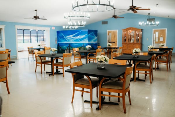 Bright and inviting dining area with tables and flowers