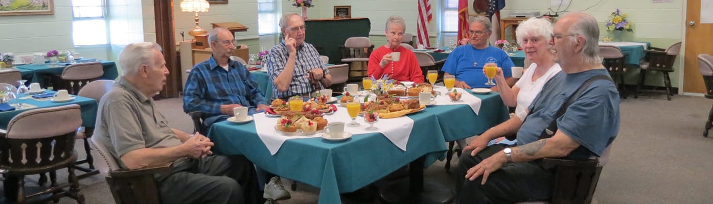 Residents enjoying a meal together during an activity