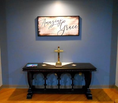 Decorative table with a cross and inspirational sign