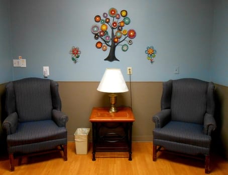 Cozy sitting area with two chairs and a lamp