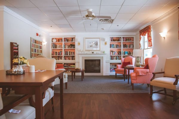 Cozy common area with bookshelves and seating
